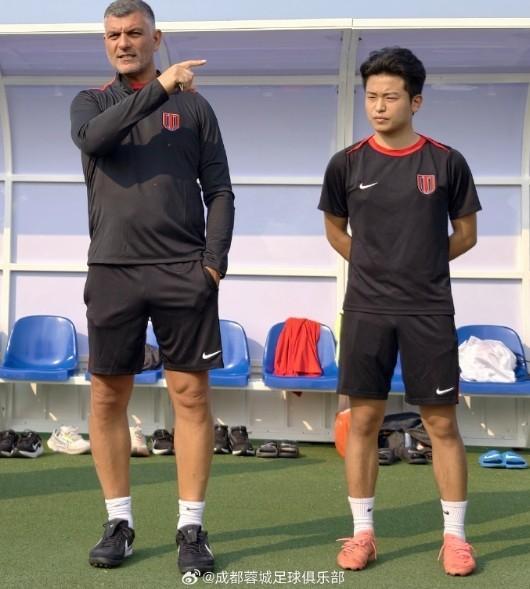 成都队已抵达阿布扎比进行冬训,期间预计将开展4-5场训练赛