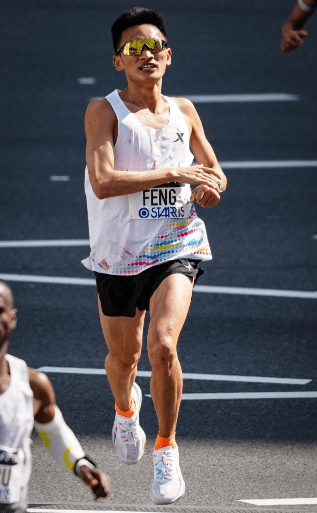 九游体育-丰配友亚洲第一背后:特步在跑步赛道扎根有多深